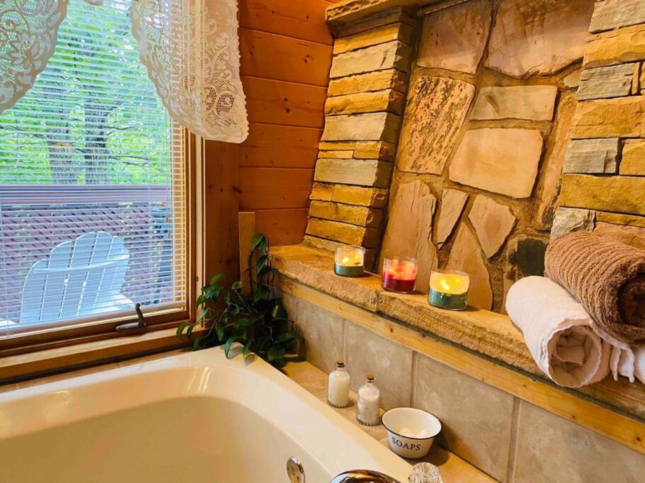 Romantic, Honeymoon Cabin In The Smokies! Gatlinburg Εξωτερικό φωτογραφία