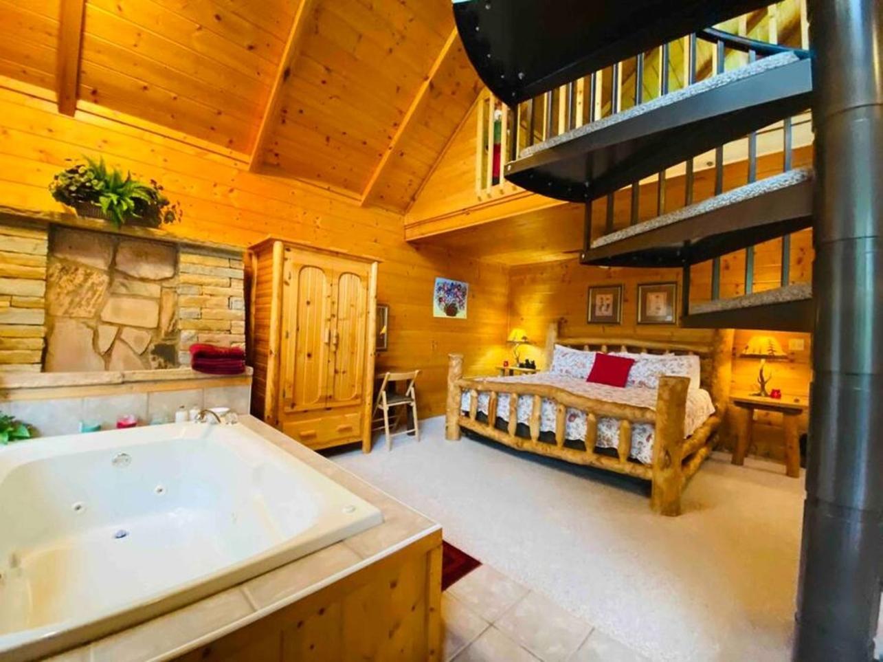 Romantic, Honeymoon Cabin In The Smokies! Gatlinburg Εξωτερικό φωτογραφία