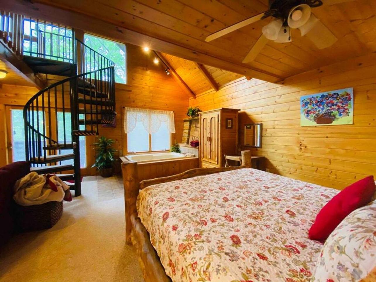 Romantic, Honeymoon Cabin In The Smokies! Gatlinburg Εξωτερικό φωτογραφία